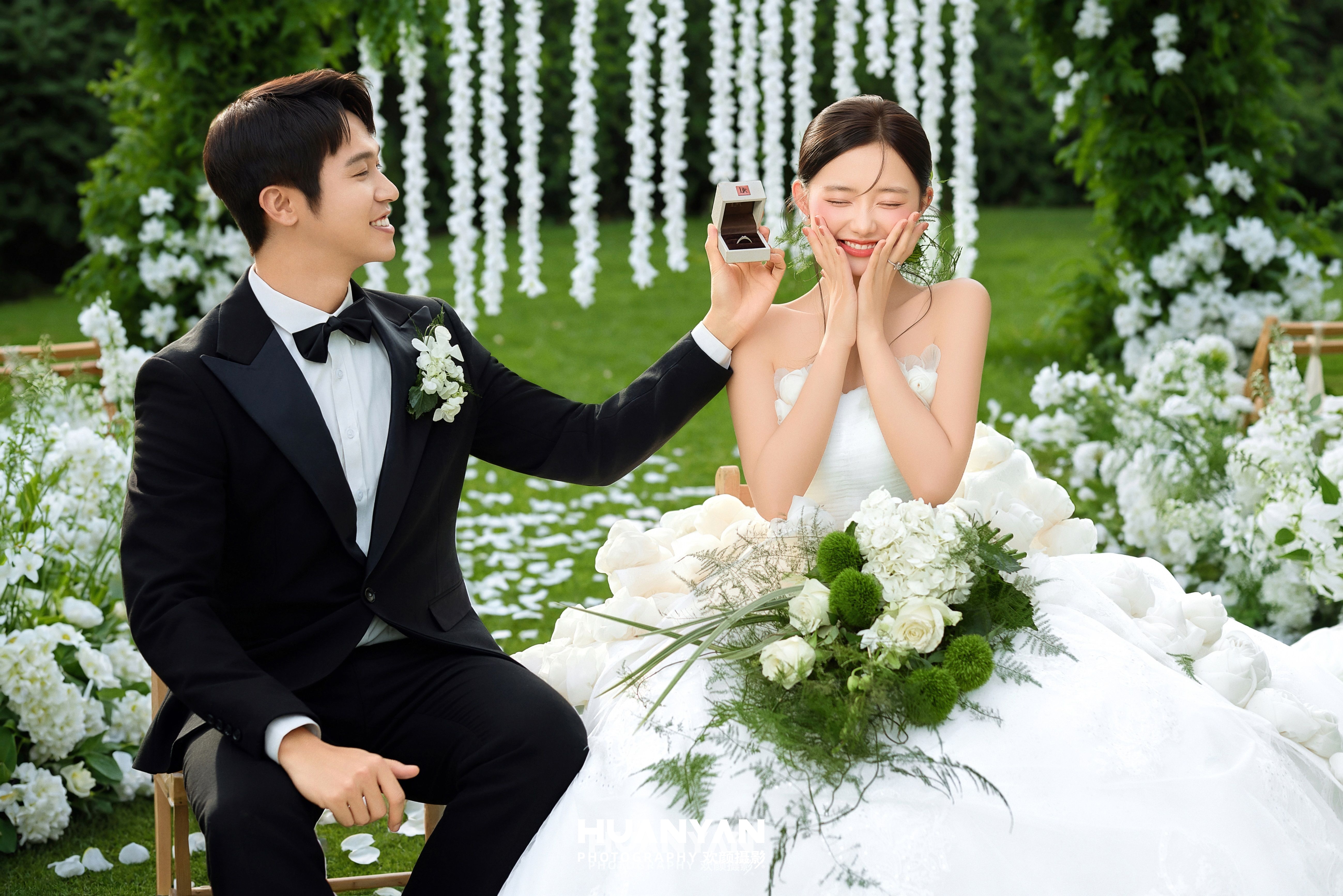 青野告白客片第7张｜韩式温柔婚纱照，摄于户外自然