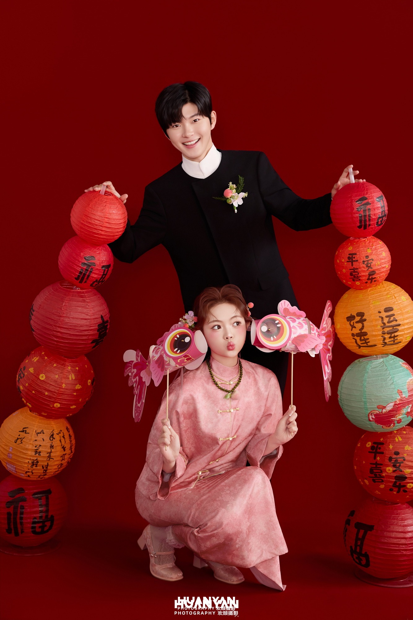 粉锦喜鲤：新中式婚纱照室内影棚实拍