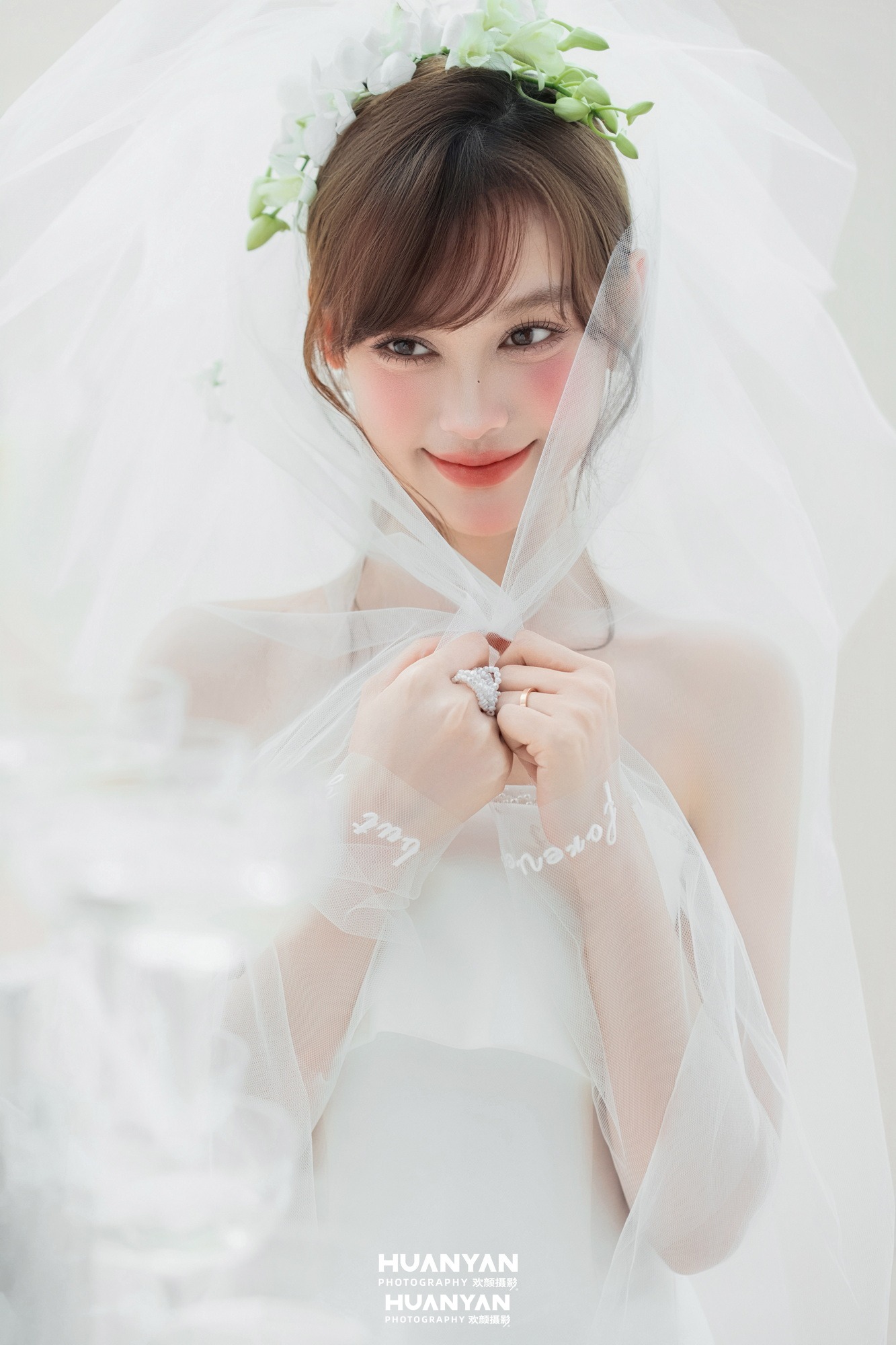 白兰花瀑客片第7张｜韩式温柔婚纱照，摄于室内影棚