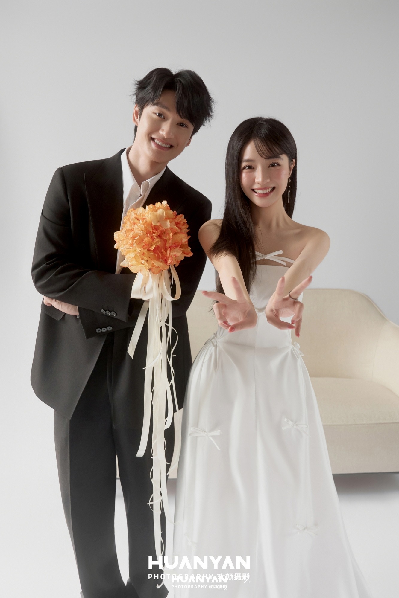 橙甜心动客片第7张｜韩式温柔婚纱照，摄于室内影棚