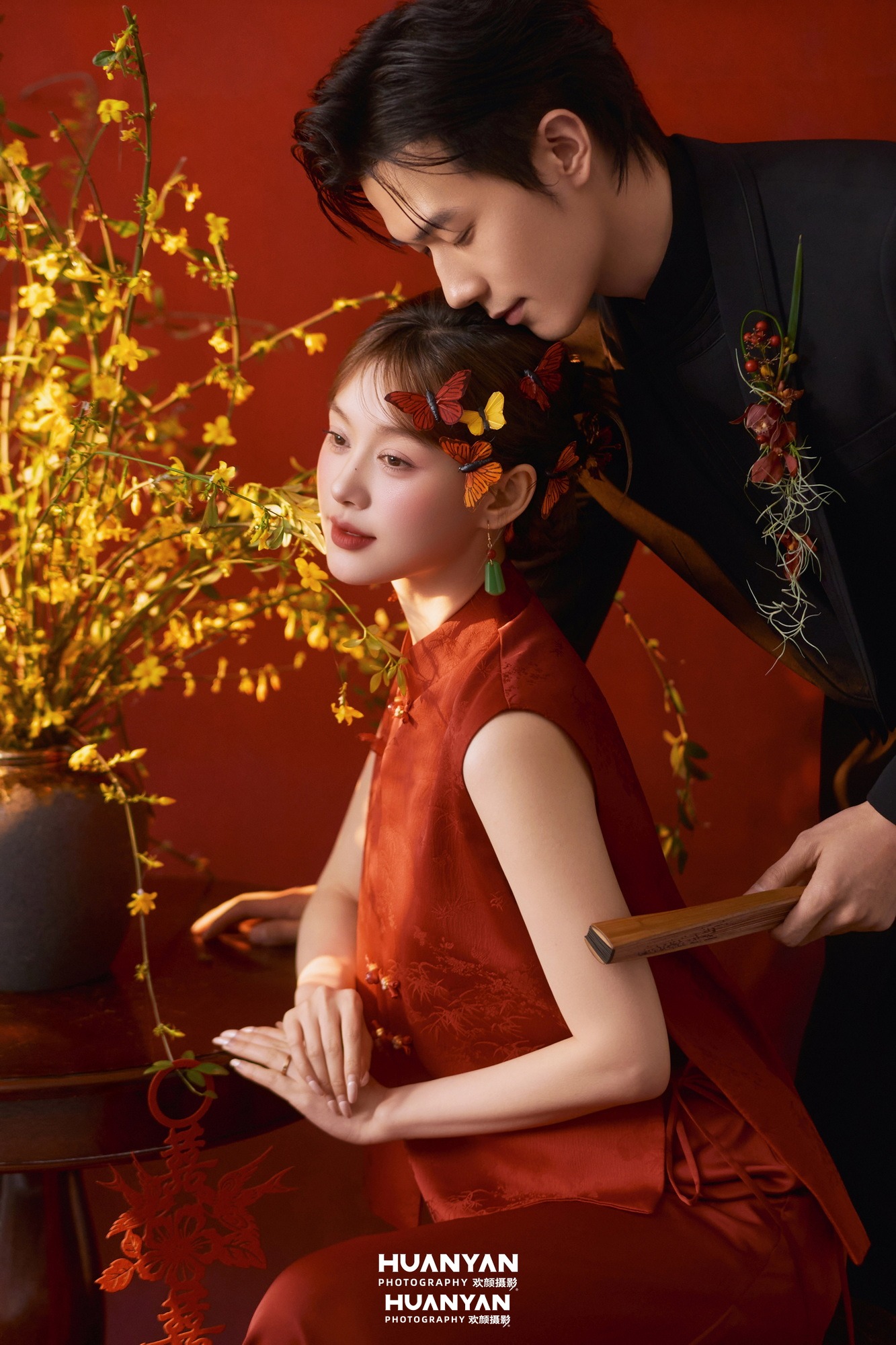 新中式婚纱照 · 室内影棚场景 · 剪纸蝶影客片