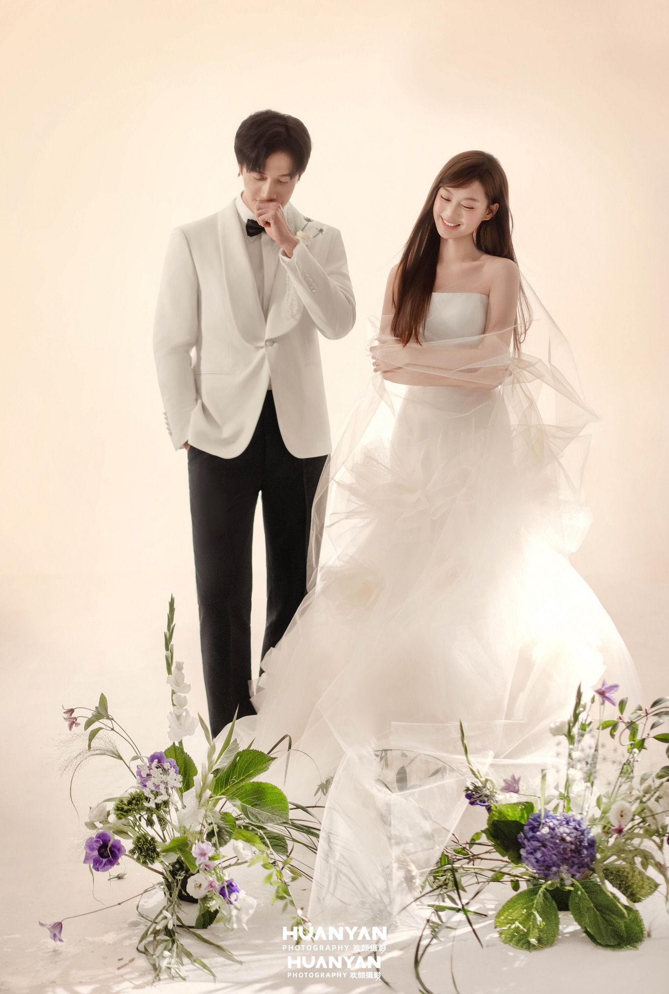 一纱之隔客片第7张｜浪漫唯美婚纱照，摄于室内影棚