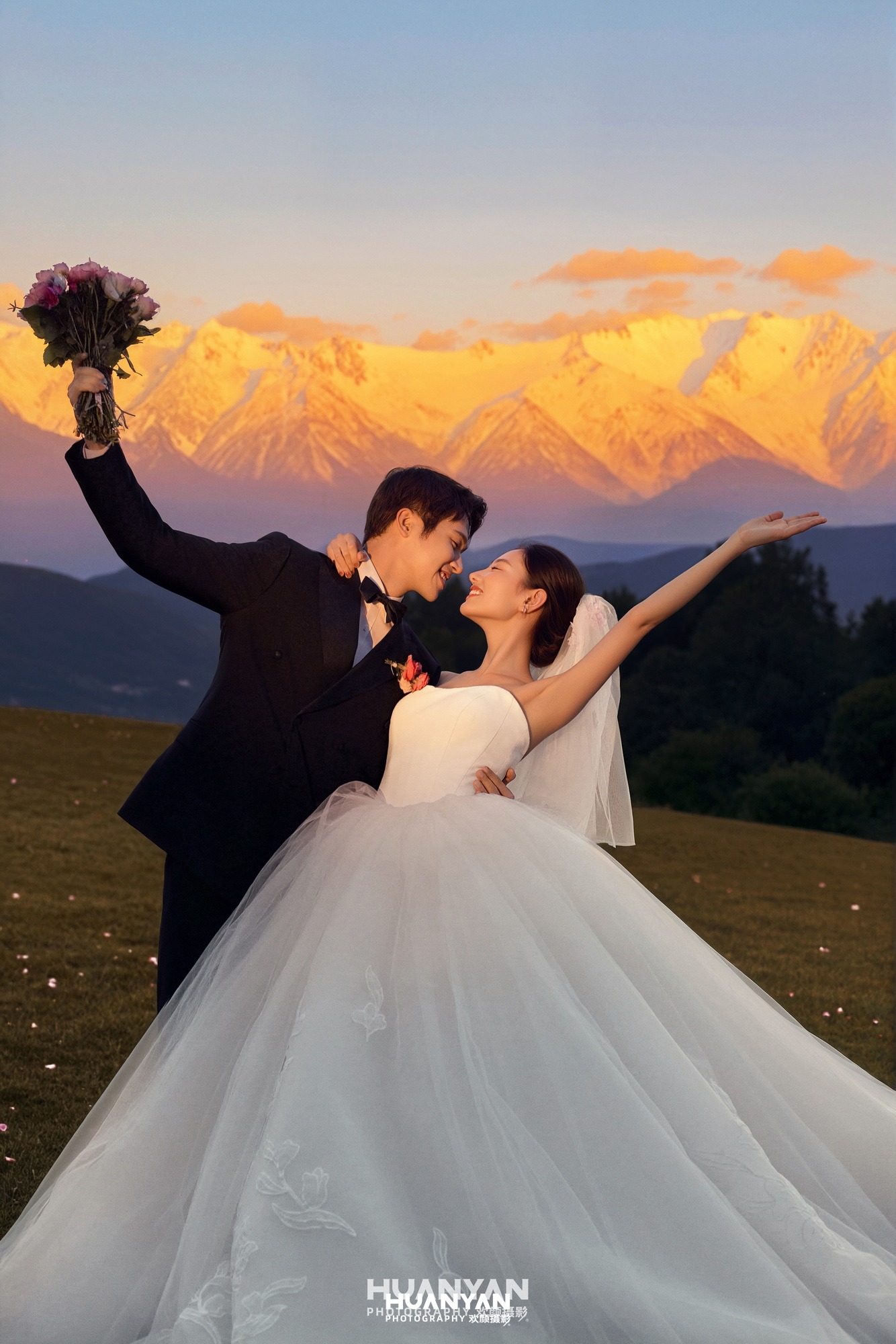 户外自然浪漫唯美婚纱照实拍（霞染雪山系列）