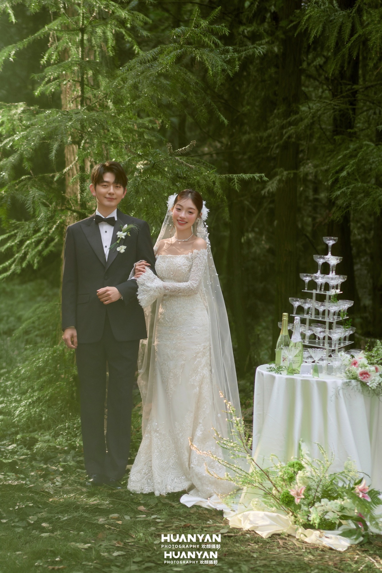 清新自然婚纱照 · 户外自然场景 · 林中干杯客片