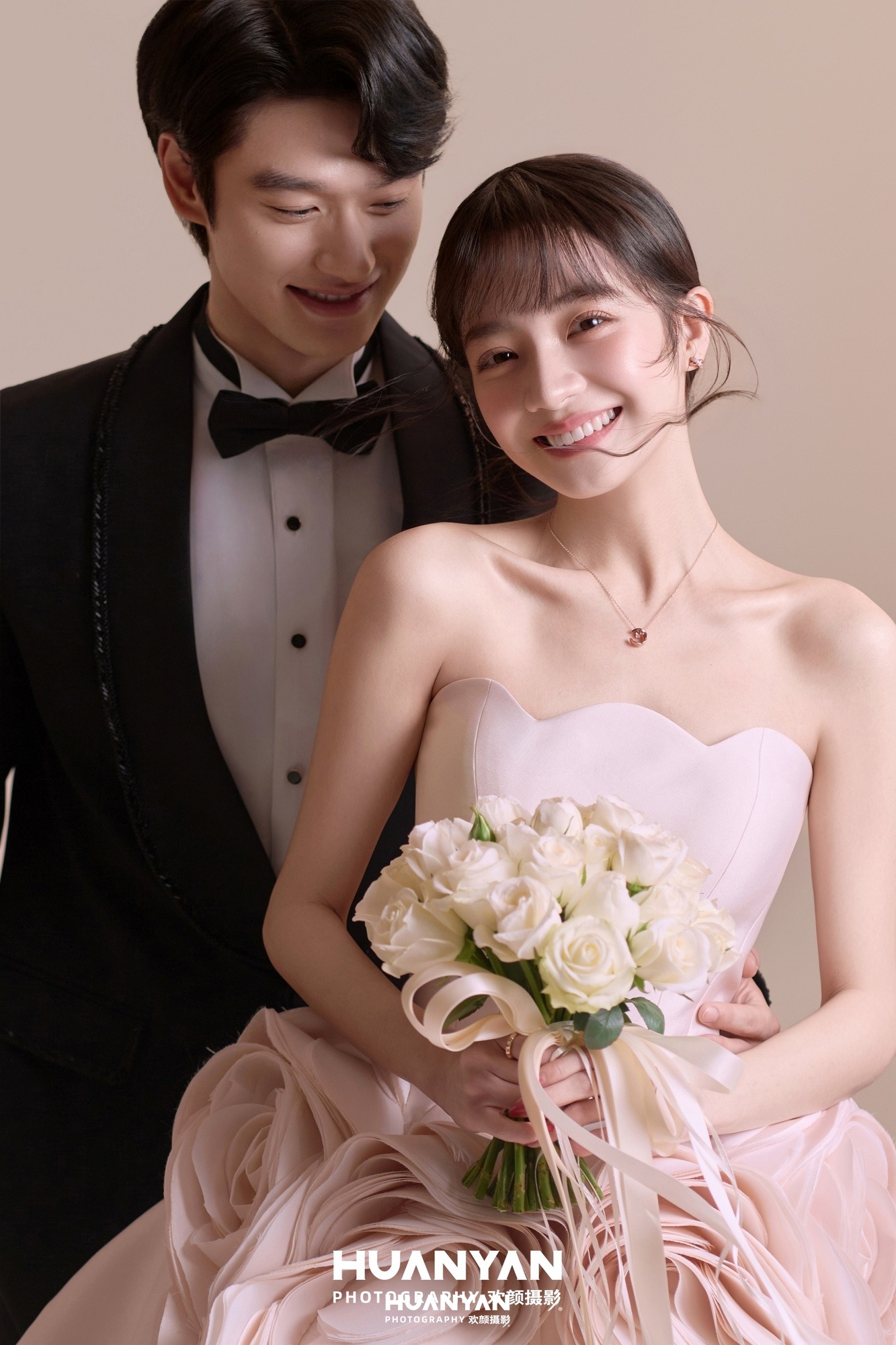 奶油玫瑰客片第7张｜韩式温柔婚纱照，摄于室内影棚