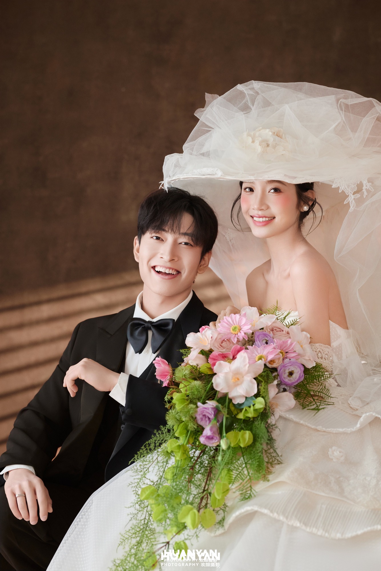 浪漫唯美婚纱照 · 室内影棚场景 · 帽檐春信客片