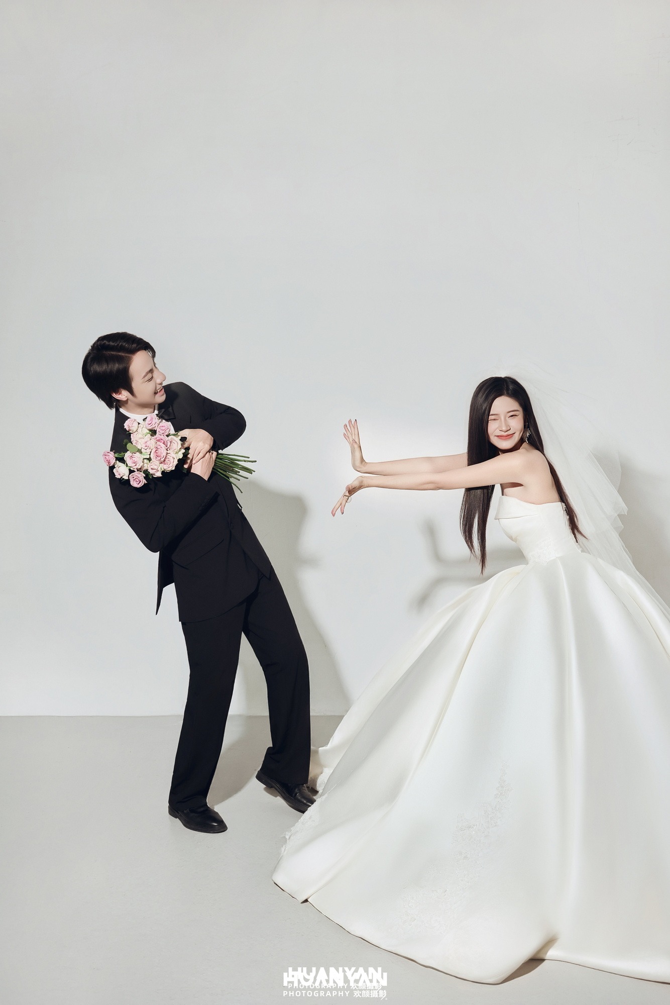 室内影棚极简婚纱照实拍（裙摆拾光系列）