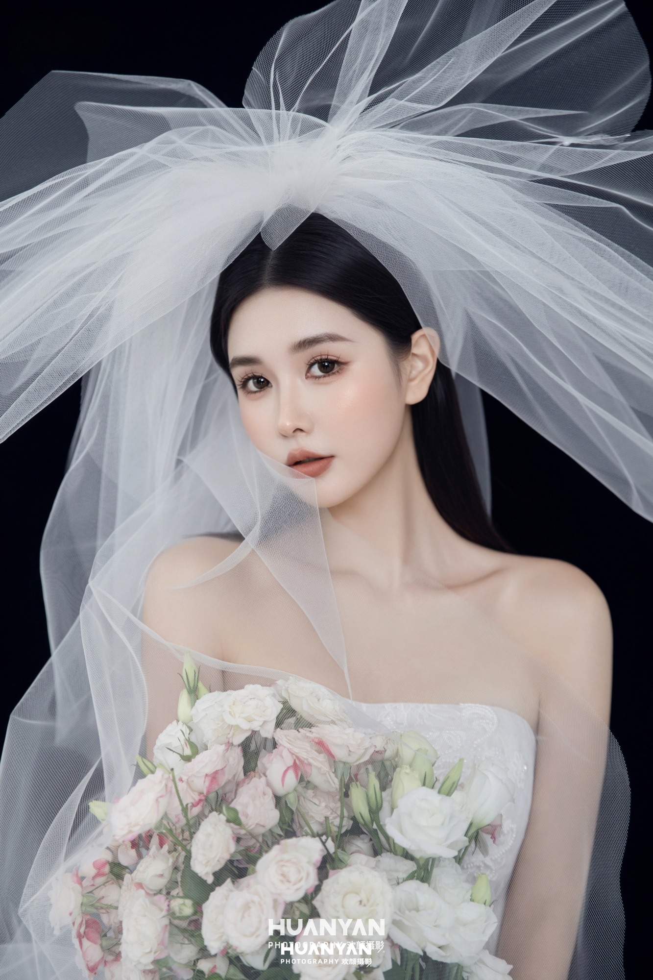 纱结如蝶：韩式温柔婚纱照室内影棚实拍