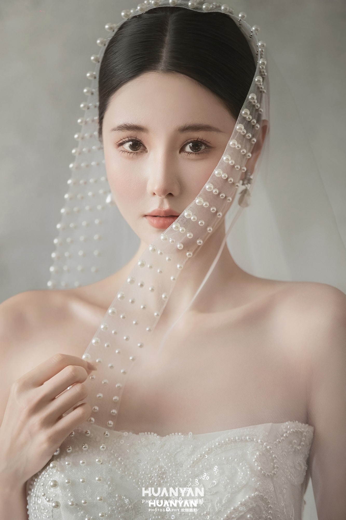 氛围感婚纱照 · 室内影棚场景 · 百合约定客片