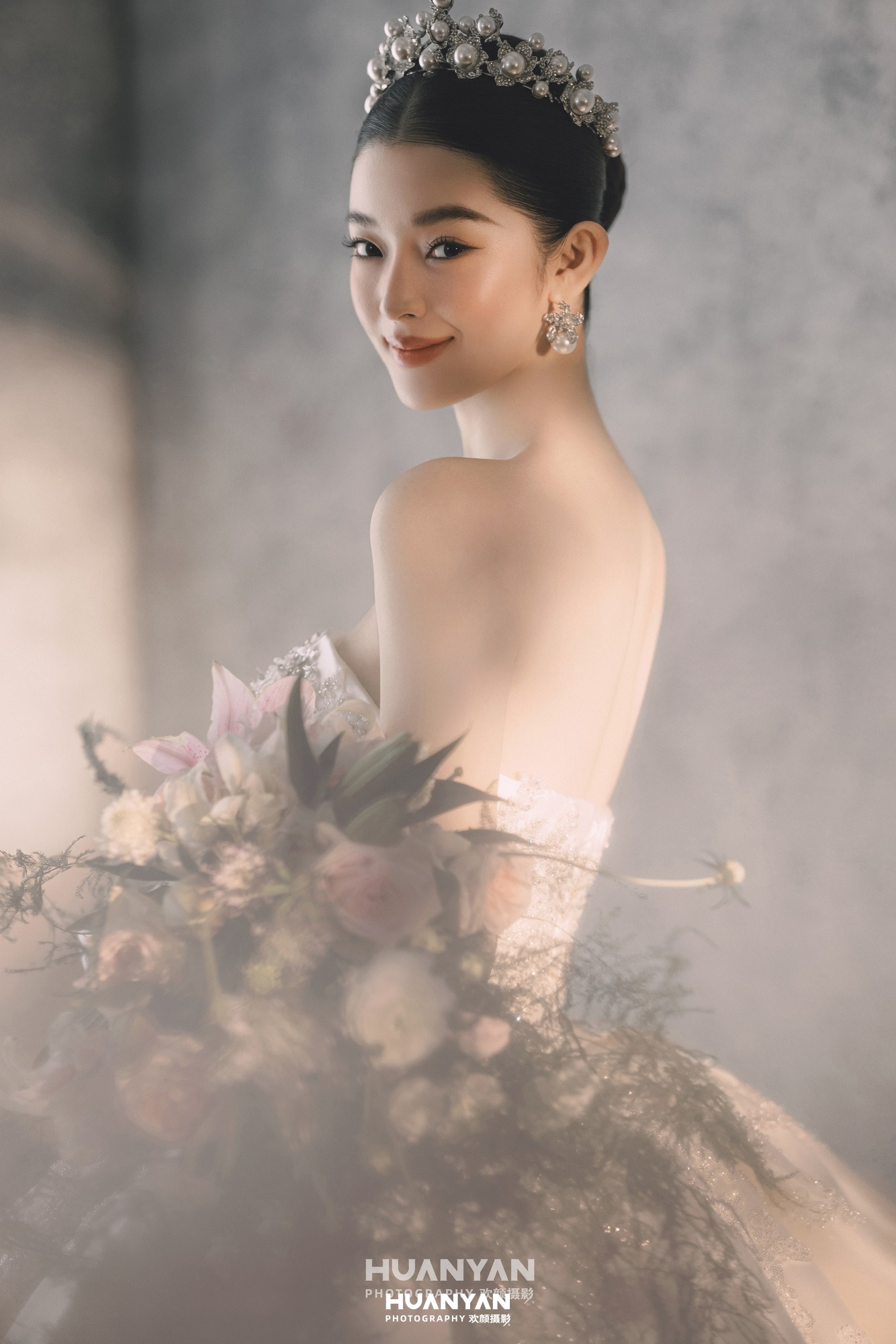 极简婚纱照 · 室内影棚场景 · 灰境絮语客片