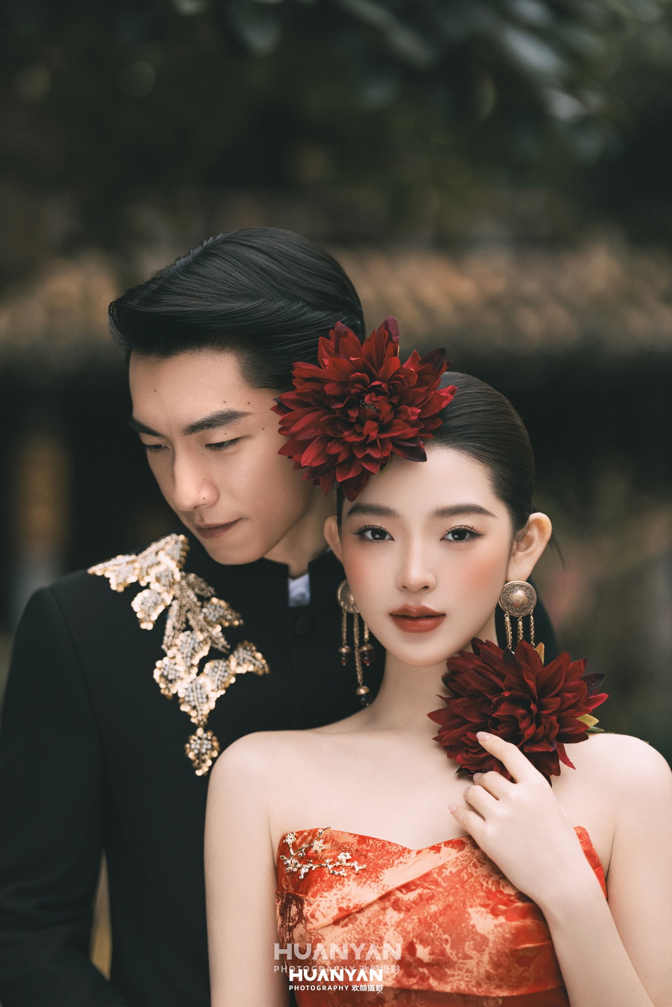 新中式婚纱照 · 老街胡同场景 · 朱门映红客片