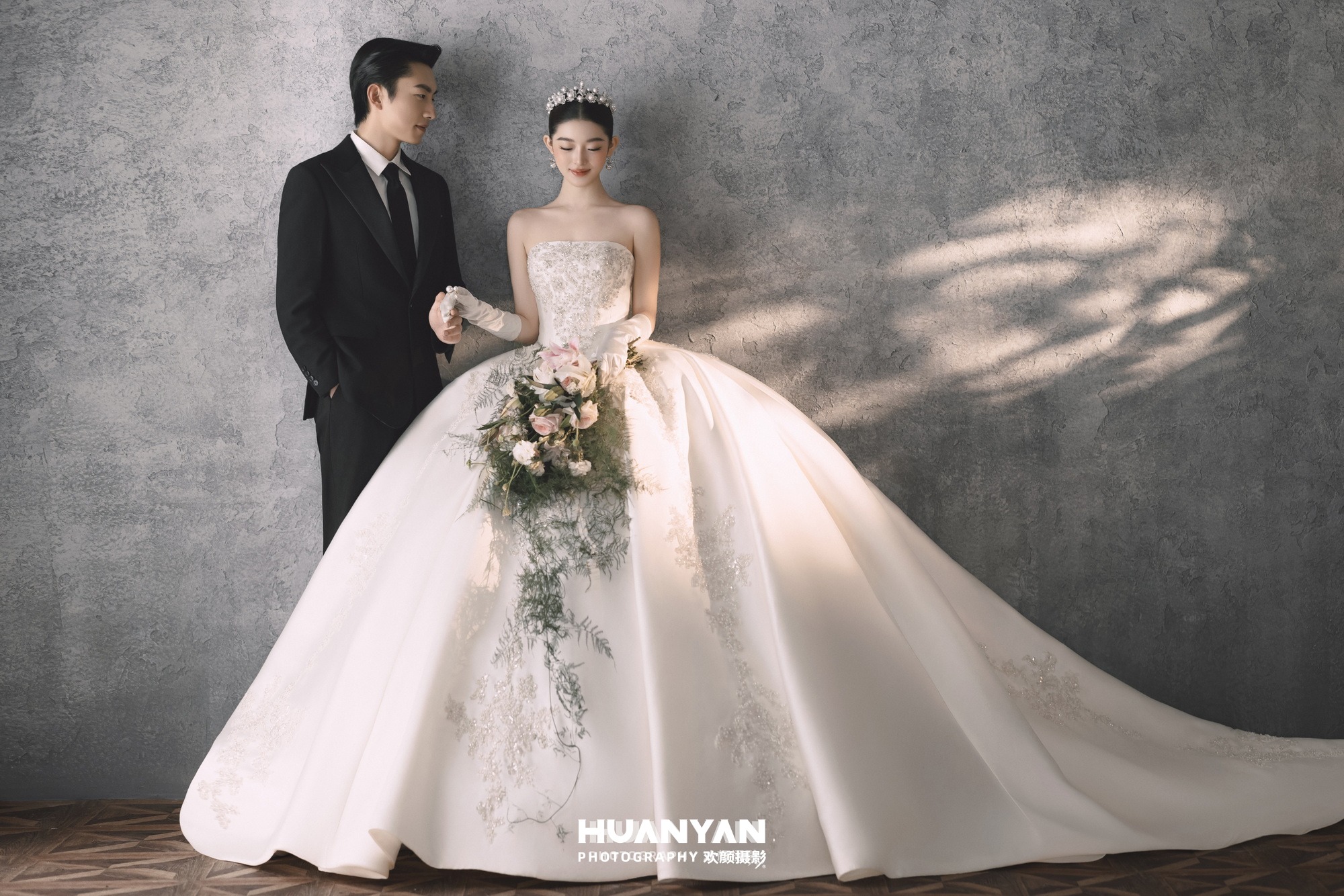 灰境絮语：极简婚纱照室内影棚实拍