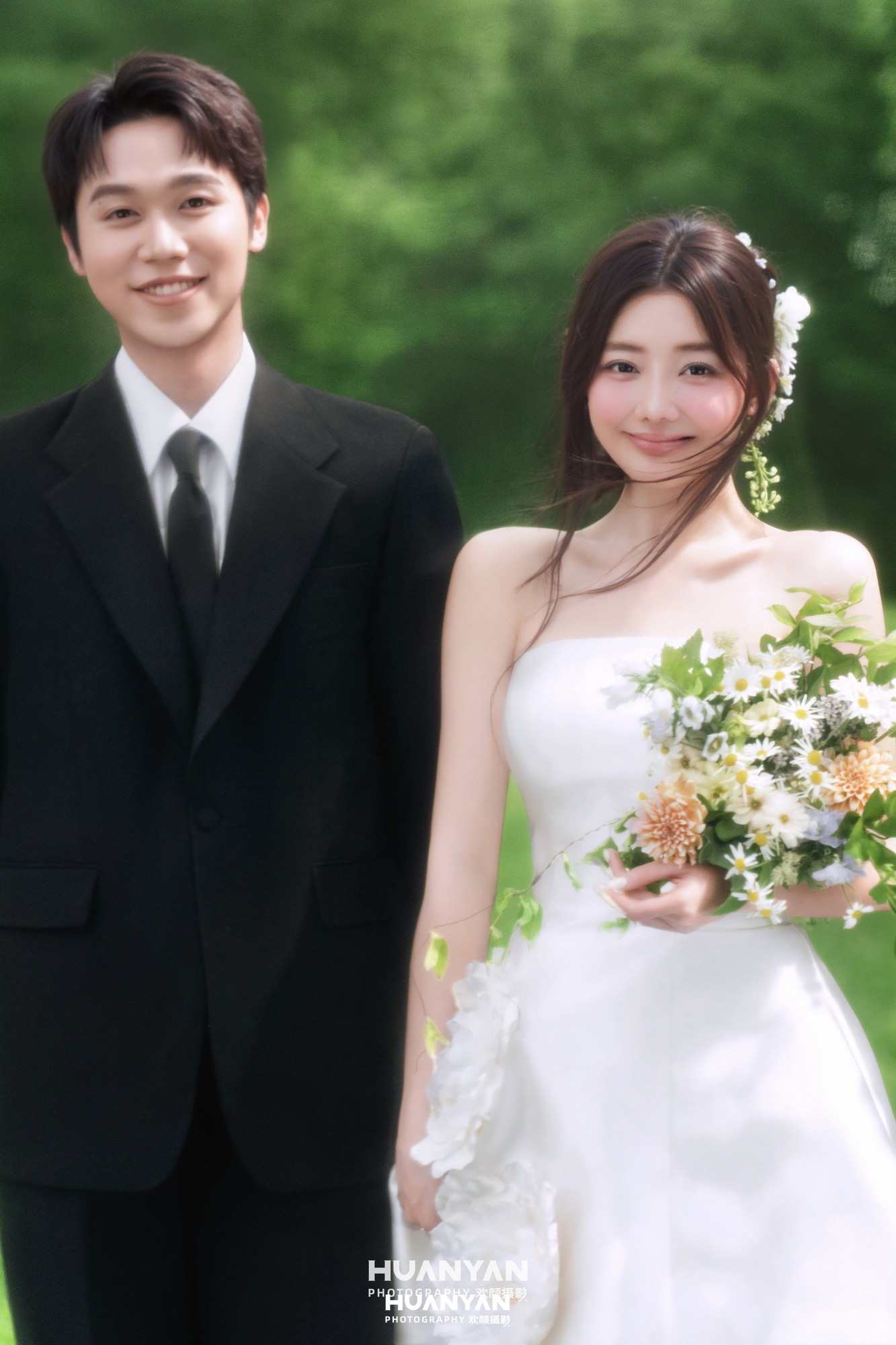 林深回眸客片第11张｜清新自然婚纱照，摄于户外自然