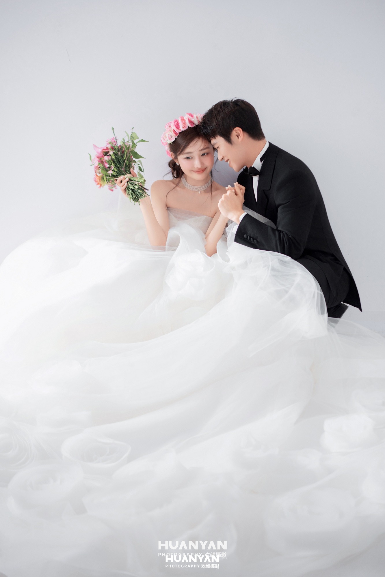 韩式温柔婚纱照 · 室内影棚场景 · 白境生花客片