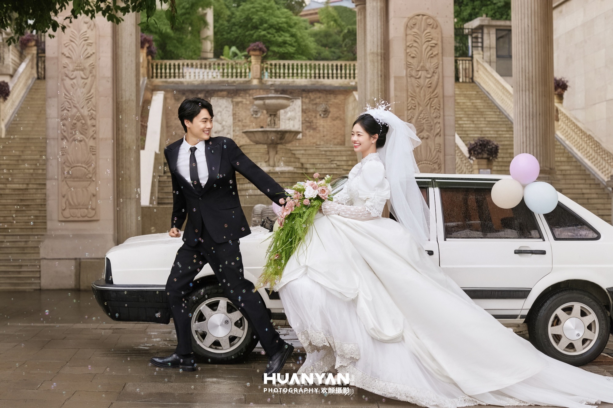 浪漫唯美婚纱照 · 城市街拍场景 · 街角泡泡客片