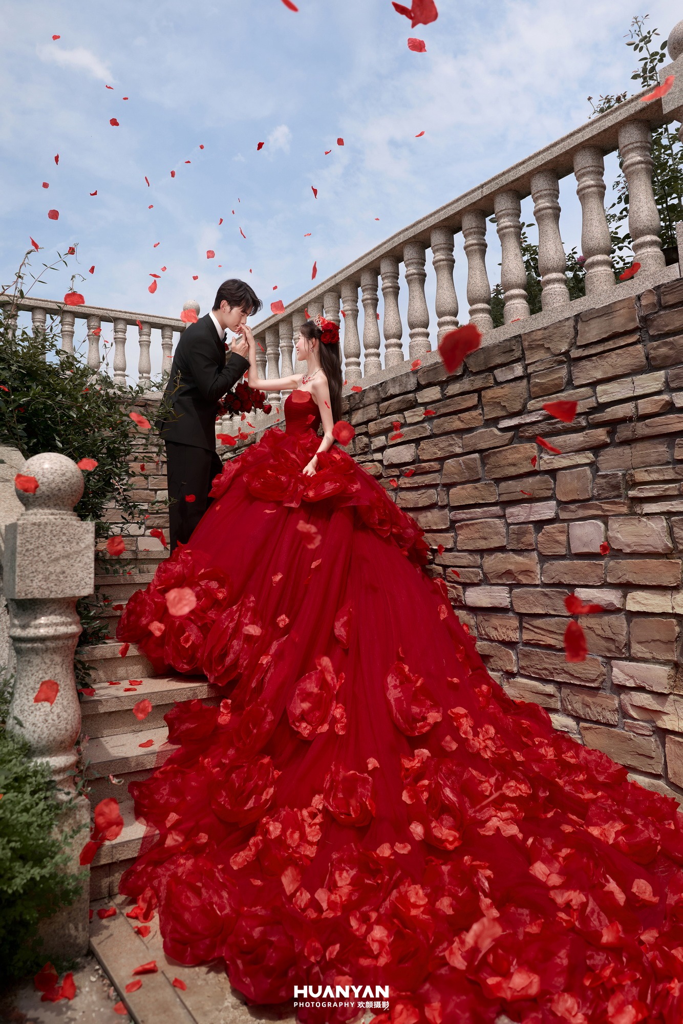 玫瑰之门：轻奢高级婚纱照户外自然实拍