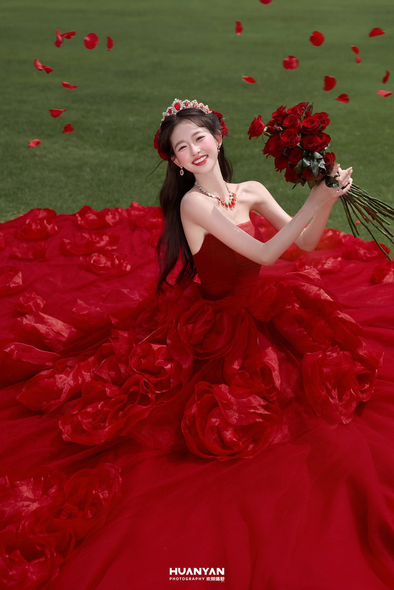 户外自然轻奢高级婚纱照实拍（玫瑰之门系列）