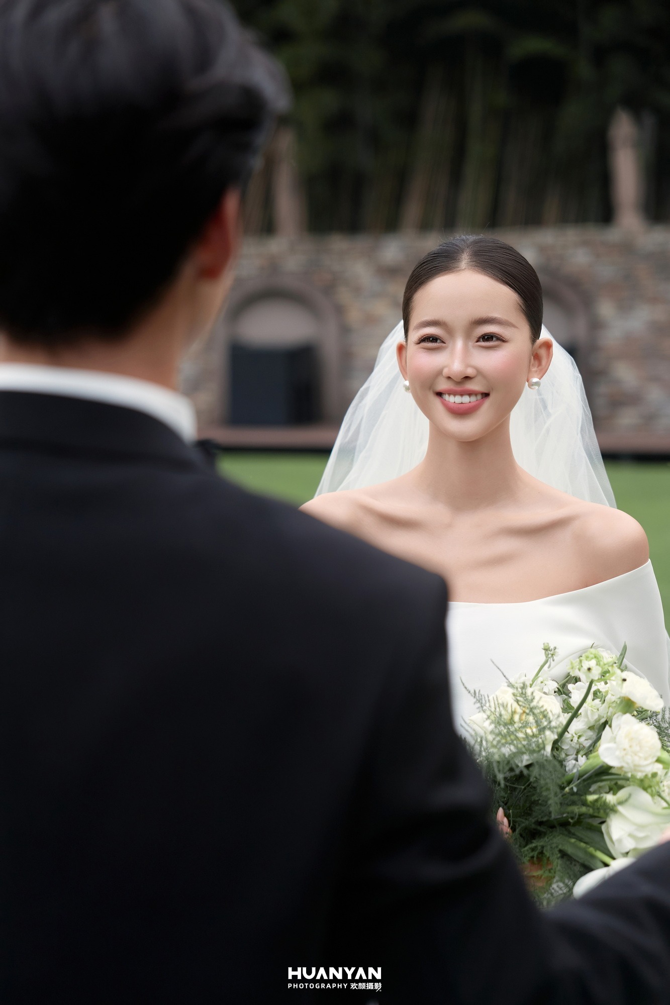 掌心之诺客片第7张｜韩式温柔婚纱照，摄于户外自然
