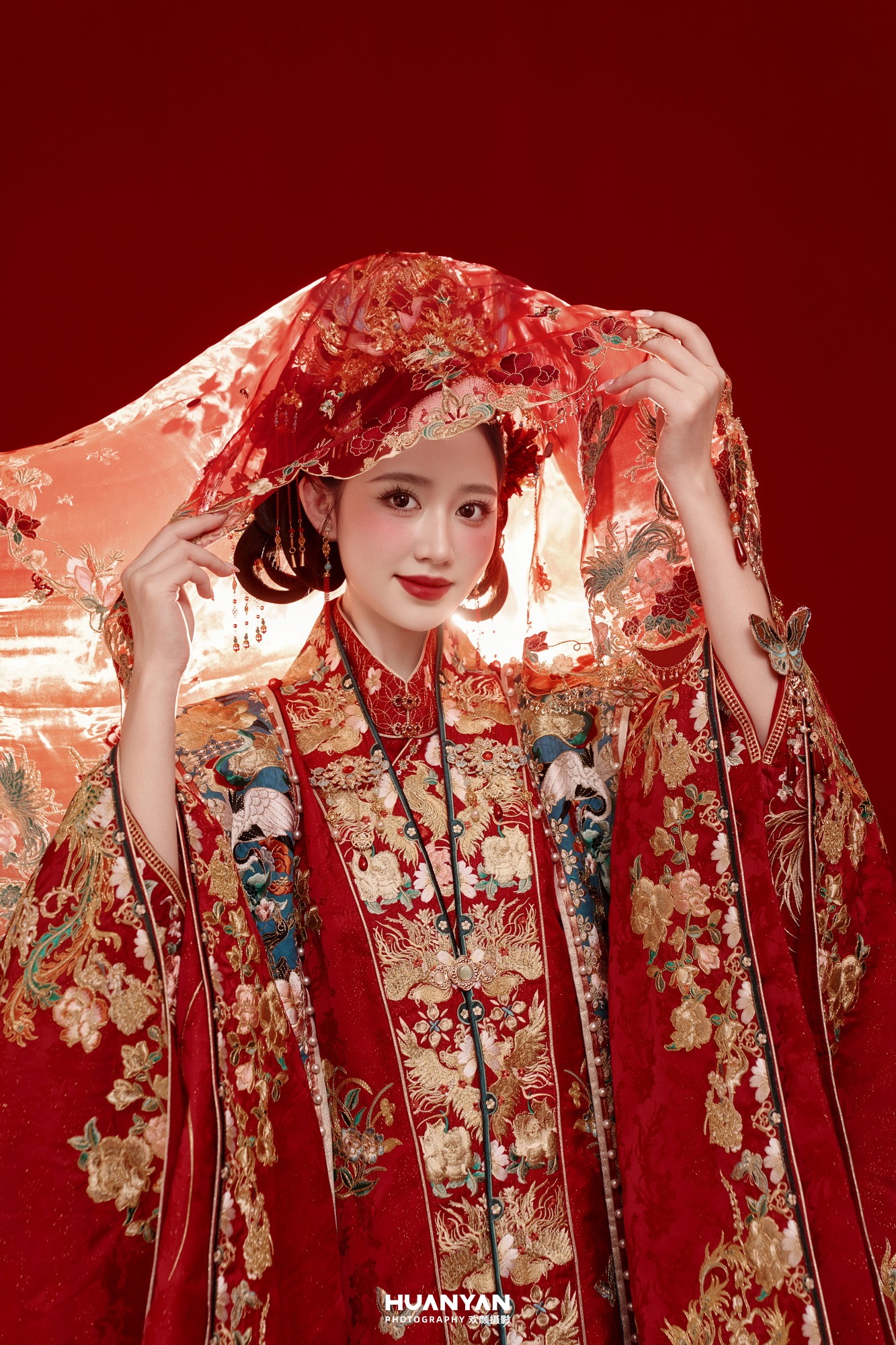 十里红绸客片第3张｜汉服古装婚纱照，摄于室内影棚